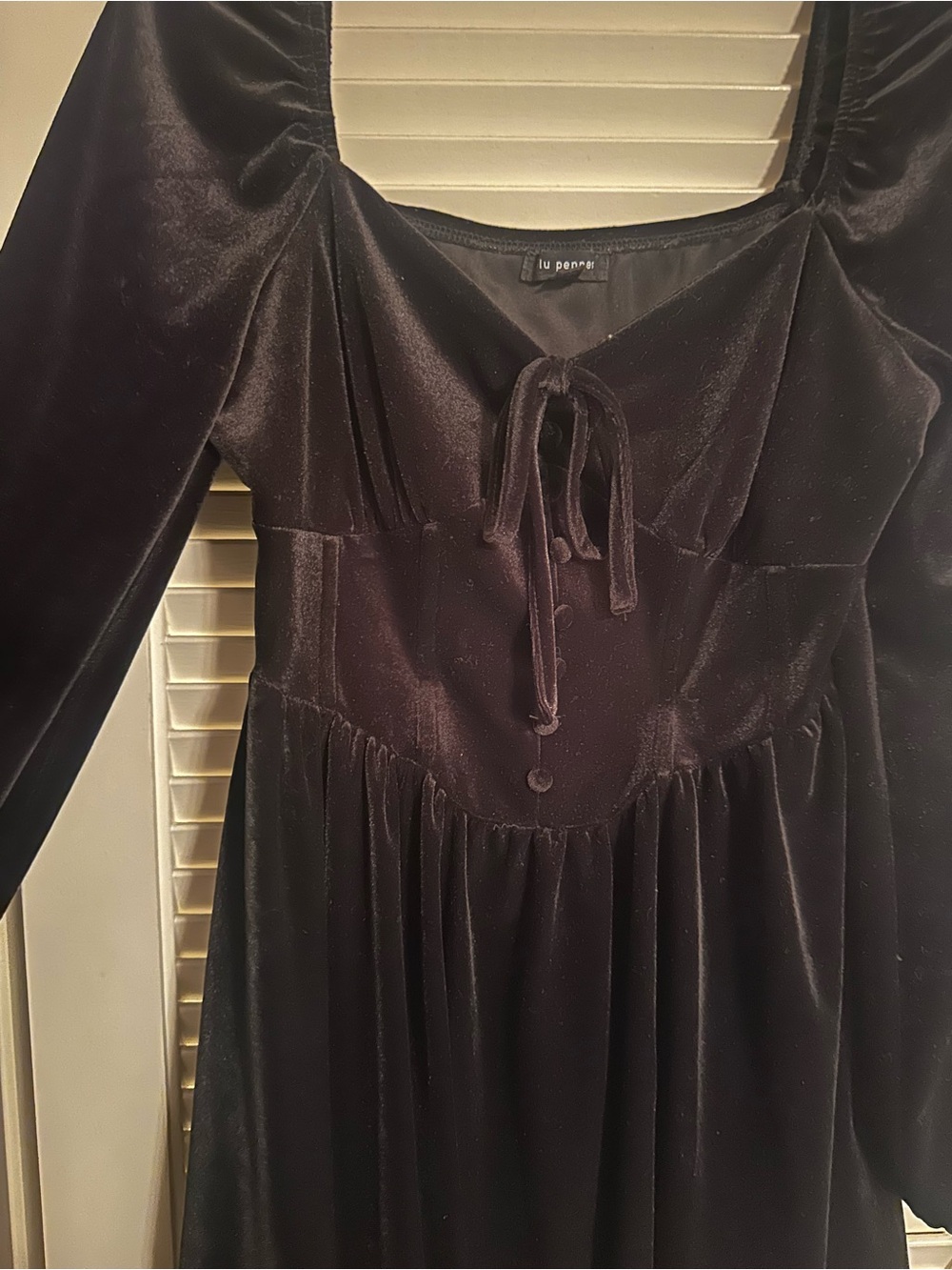 Blu Pepper L Black Velvet Long-Sleeve Midi Dress with Tie Front
